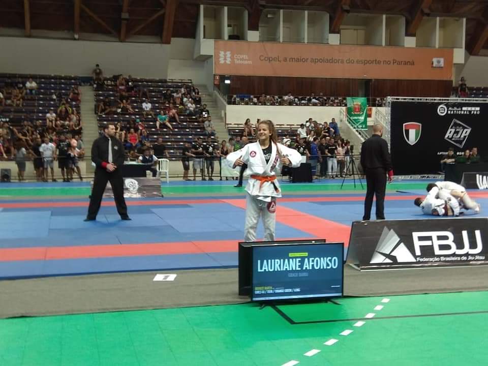 Aluna do Colégio Estadual Duque de Caxias de São Mateus do Sul é destaque nacional no Jiu Jitsu