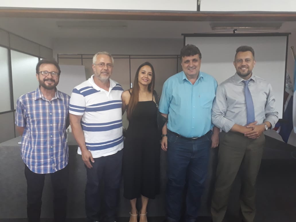 No dia 22 de janeiro de 2019, o chefe do Núcleo Regional de Educação de União da Vitória, profº Carlos Alberto Polsin, recebeu a visita do Juiz da Vara da Infância e Juventude, Família e Anexos de União da Vitória/PR, Carlos Eduardo Mattioli Kockanny, nas dependências do NRE. Na ocasião foram apresentados os Projetos desenvolvidos pela Vara da Infância e Juventude, Família e Anexos em parceria com o Núcleo Regional de Educação.