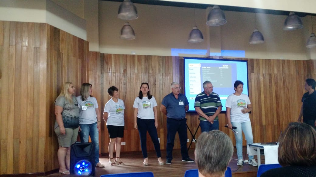 O Assessor da chefia do Núcleo Regional da Educação de União da Vitória, Prof. Mário Francisco Dalgallo e a Técnica pedagógica da Equipe de Ensino Marines Otilia Kunze da Luz, estiveram presentes no dia 13 de fevereiro, no Colégio Estadual do Campo Eugenio de Almeida, a convite da diretora Marta Regina Centa, para participar da Semana de Estudos, cujo tema Foi “Escolas do Campo”,