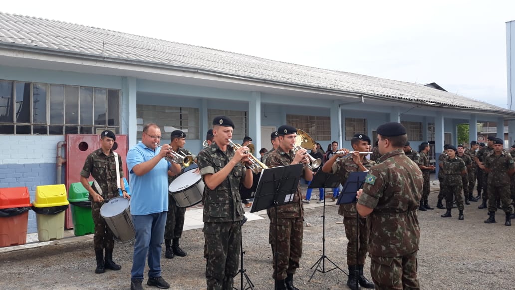 Teve início no dia 20 de fevereiro de 2019, no Colégio Estadual Túlio de França, o Projeto Nossa Bandeira – Escola de Civismo. O Referido projeto é uma diretriz do Comandante do Exército Brasileiro, visando incentivar os jovens estudantes de todo o território nacional a conhecerem e cultuarem os Símbolos Nacionais. 