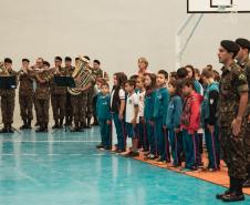 Segunda etapa do Projeto Escola de Civismo acontece no Colégio Estadual Neusa Domit

