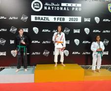 Aluna do Colégio Estadual Duque de Caxias de São Mateus do Sul é destaque nacional no Jiu Jitsu