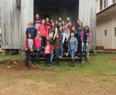 A obra é o resultado de um projeto da Profª Helena Brzozowski Otto, juntamente com os alunos do ensino médio do Col. Est. do Campo Prof. Estanislau Wrublewski, de Santana, Cruz Machado.