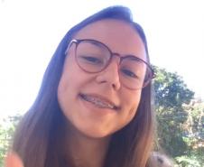 A estudante Poliana Barão Kuznik, do 1°ano B, além de fazer a atividade, gentilmente aceitou gravar a prática e explicá-la. Ficou muito legal!!!
