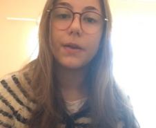 A estudante Poliana Barão Kuznik, do 1°ano B, além de fazer a atividade, gentilmente aceitou gravar a prática e explicá-la. Ficou muito legal!!!
