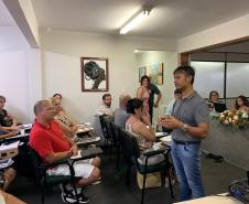 CHEFE DO NRE DE UNIÃO DA VITÓRIA REALIZA A PRIMEIRA REUNIÃO DO ANO DE 2019 COM OS DIRETORES DOS COLÉGIOS ESTADUAIS JURISDICIONADOS AO NÚCLEO.
O início do ano letivo está se aproximando e, com ele, os preparativos para a volta às aulas. Assim, na manhã de hoje, 23 de janeiro de 2019, aconteceu no auditório do NRE de União da Vitória, a primeira reunião do chefe professor Carlos Alberto Polsin com os diretores das Instituições Estaduais desta Regional.
