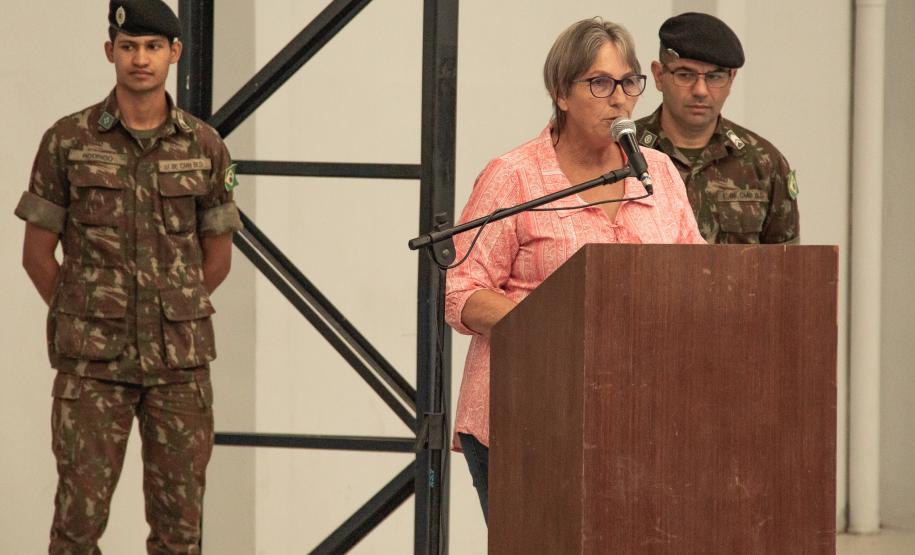 Segunda etapa do Projeto Escola de Civismo acontece no Colégio Estadual Neusa Domit