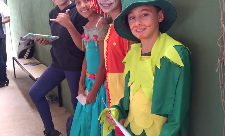 Hora Cívica marca o lançamento da edição 2019 do Projeto de leitura do Colégio Adiles Bordin.