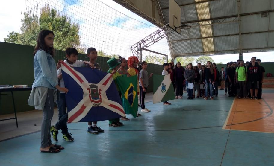Hora Cívica marca o lançamento da edição 2019 do Projeto de leitura do Colégio Adiles Bordin.