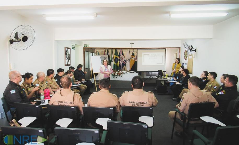 Patrulha Escolar e integrantes do NRE se reúnem para discutir sobre Bullying