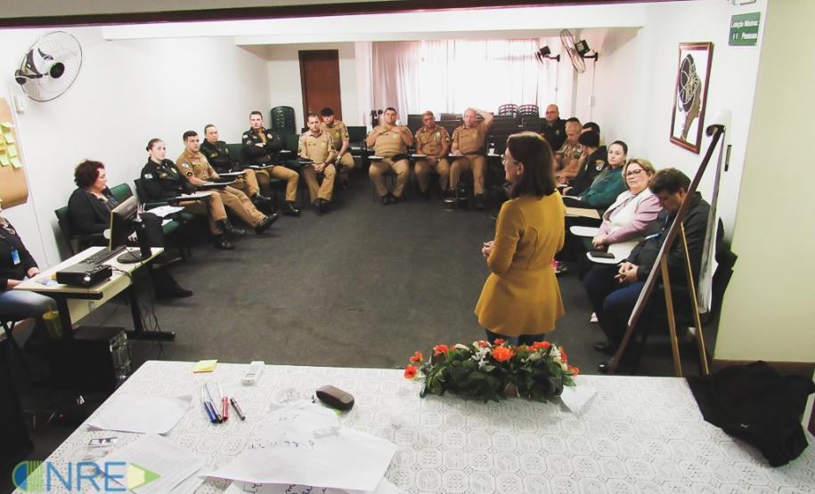 Patrulha Escolar e integrantes do NRE se reúnem para discutir sobre Bullying