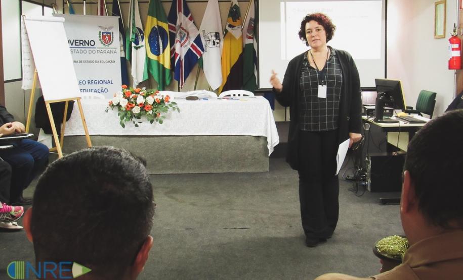 Patrulha Escolar e integrantes do NRE se reúnem para discutir sobre Bullying