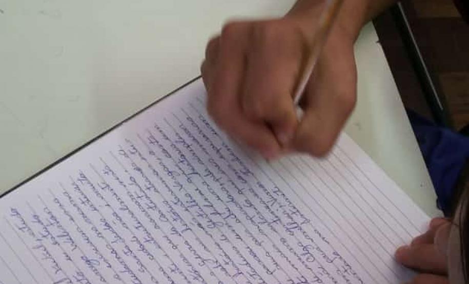 Estudantes de General Carneiro escrevem cartas para sobrevivente do holocausto