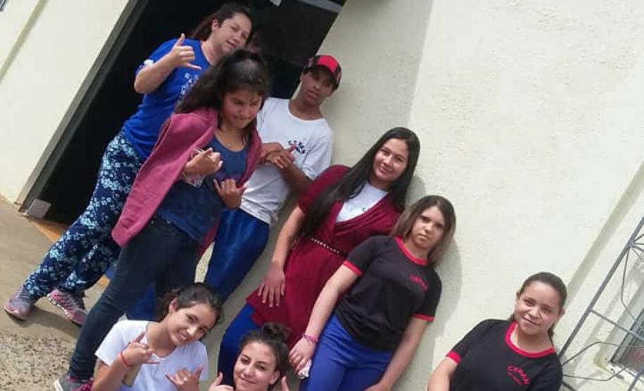 Estudantes de General Carneiro escrevem cartas para sobrevivente do holocausto