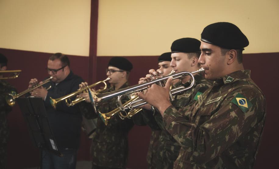 Projeto Nossa Bandeira: Escola de Civismo.