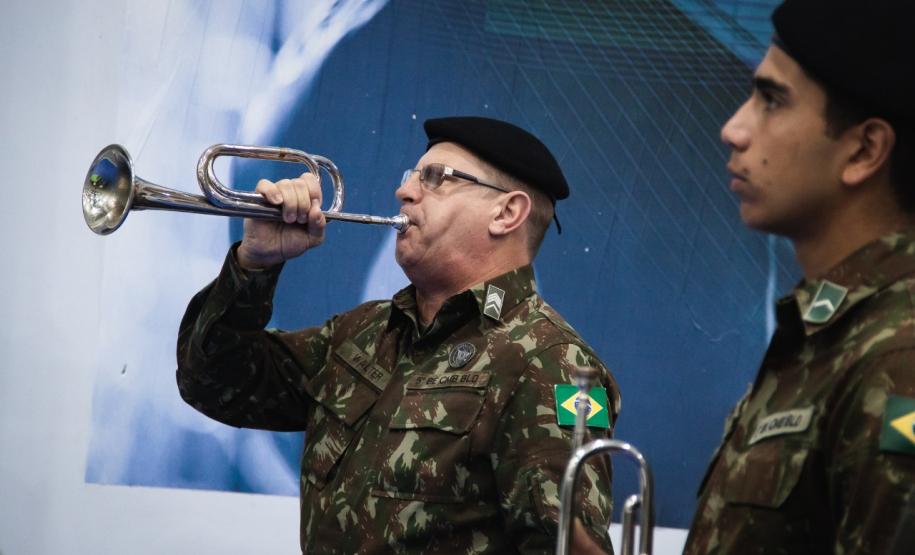 Projeto Nossa Bandeira: Escola de Civismo.