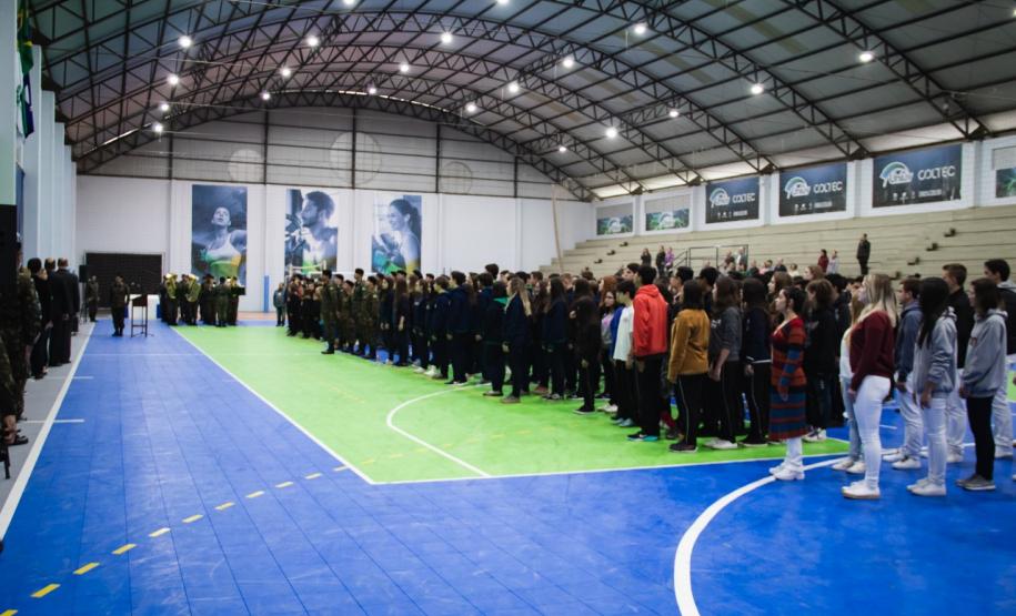 Projeto Nossa Bandeira: Escola de Civismo.