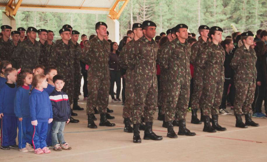 Projeto Nossa Bandeira: Escola de Civismo.