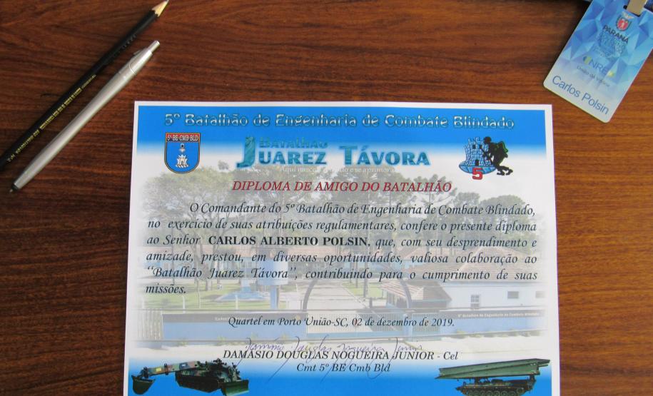 Professor Carlos Polsin é agraciado com o título de Amigo do Batalhão