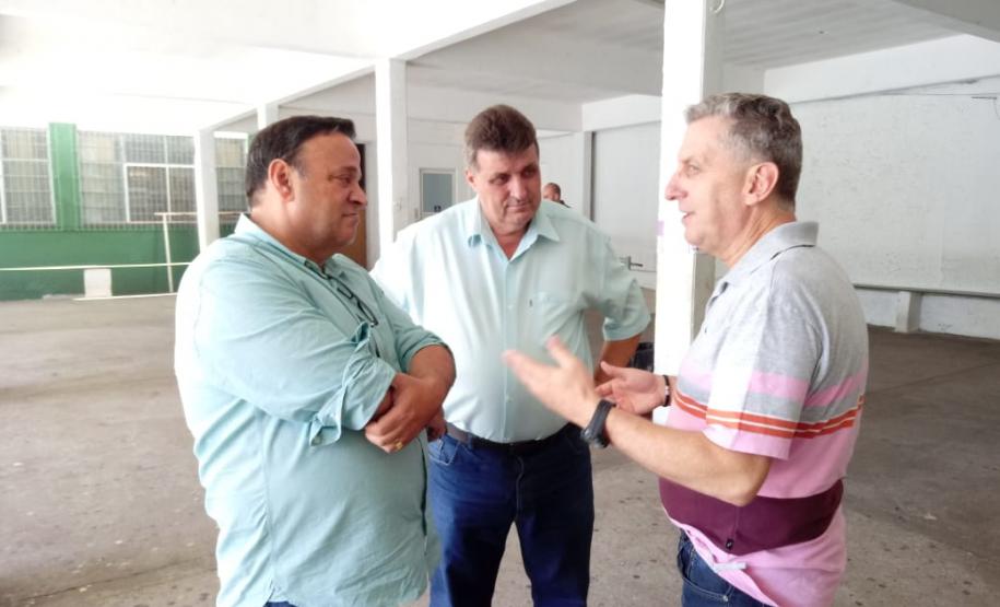 Presidente da Comissão de Educação da Assembleia Legislativa do Paraná e Líder do Governo, Deputado Hussein Bakri, e o Chefe do NRE/UVA Prof. Carlos Alberto Polsin, visitaram alguns dos nossos Colégios durante o dia de hoje.