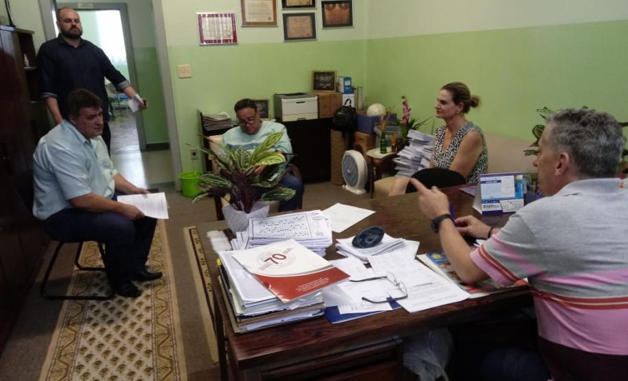 Presidente da Comissão de Educação da Assembleia Legislativa do Paraná e Líder do Governo, Deputado Hussein Bakri, e o Chefe do NRE/UVA Prof. Carlos Alberto Polsin, visitaram alguns dos nossos Colégios durante o dia de hoje.