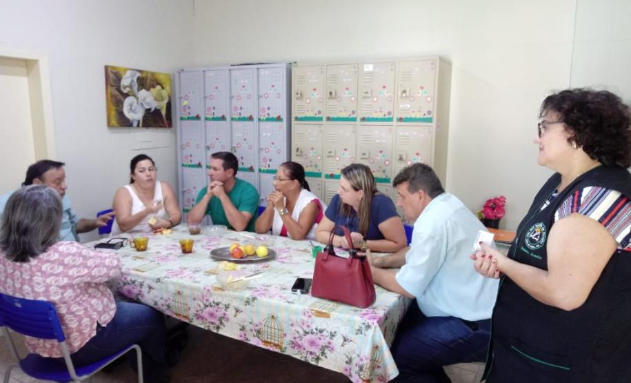 Presidente da Comissão de Educação da Assembleia Legislativa do Paraná e Líder do Governo, Deputado Hussein Bakri, e o Chefe do NRE/UVA Prof. Carlos Alberto Polsin, visitaram alguns dos nossos Colégios durante o dia de hoje.