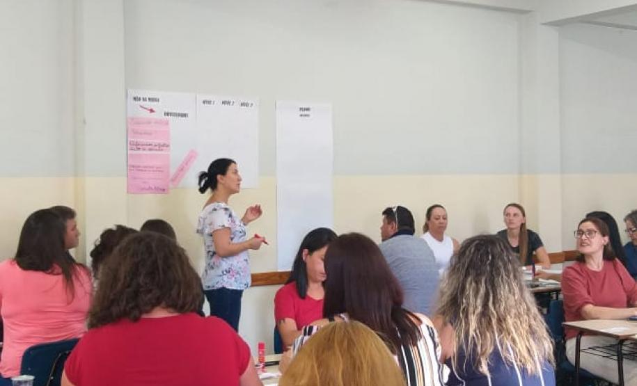 Durante a semana passada, os Professores, Pedagogos e Diretores, responsáveis pelo “Programa Mais Aprendizagem”, dos Colégios Estaduais jurisdicionados ao NRE de União da Vitória, participaram de encontros formativos na UNIUV.