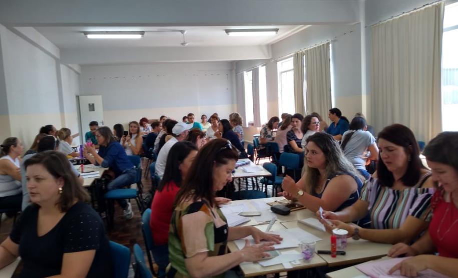 Durante a semana passada, os Professores, Pedagogos e Diretores, responsáveis pelo “Programa Mais Aprendizagem”, dos Colégios Estaduais jurisdicionados ao NRE de União da Vitória, participaram de encontros formativos na UNIUV.