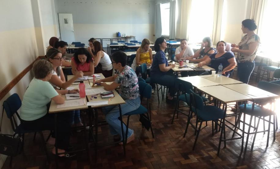Durante a semana passada, os Professores, Pedagogos e Diretores, responsáveis pelo “Programa Mais Aprendizagem”, dos Colégios Estaduais jurisdicionados ao NRE de União da Vitória, participaram de encontros formativos na UNIUV.