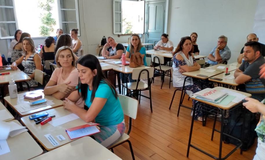 Durante a semana passada, os Professores, Pedagogos e Diretores, responsáveis pelo “Programa Mais Aprendizagem”, dos Colégios Estaduais jurisdicionados ao NRE de União da Vitória, participaram de encontros formativos na UNIUV.