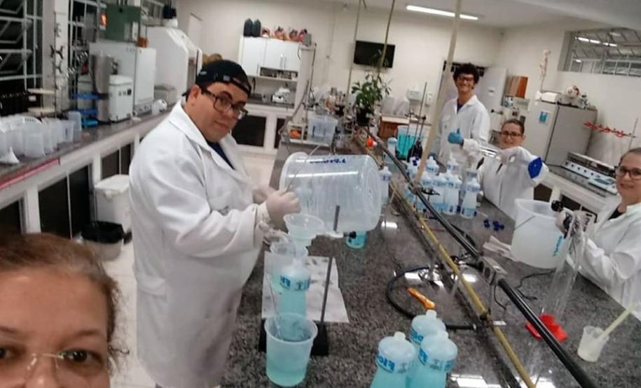 Foram produzidos cerca de 74 litros, que serão destinados para locais públicos como Hospital, Bombeiros, Polícia, Igrejas e Fórum.