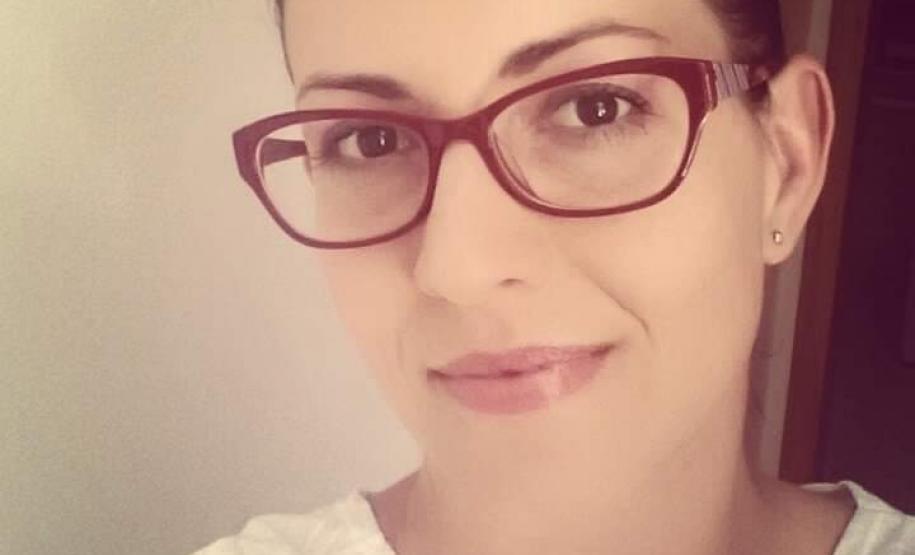 A professora, que já atua na Educação há mais de 15 anos, também escreve roteiros e é colaboradora em um canal do youtube chamado “O Incrível Pontinho Azul”, que trabalha com temas relacionados à Biologia, Química, Física e Astronomia. Um dos trabalhos mais recentes é uma animação sobre o novo Coronavírus, vale a pena conhecer.