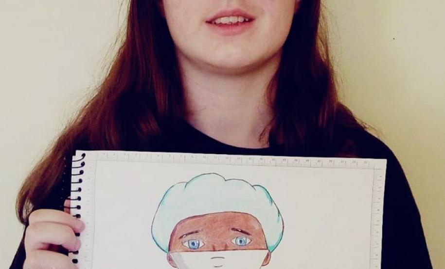 A aluna Ana Vitória Basniak, do 9º ano, do Col. Est. Dr. Lauro Muller Soares, faz homenagem aos profissionais da saúde. Foi a forma que ela encontrou de agradecer aos profissionais, incluindo os estudantes do Curso Técnico em Enfermagem do próprio colégio, que estão trabalhando no combate e enfrentamento ao Coronavírus.