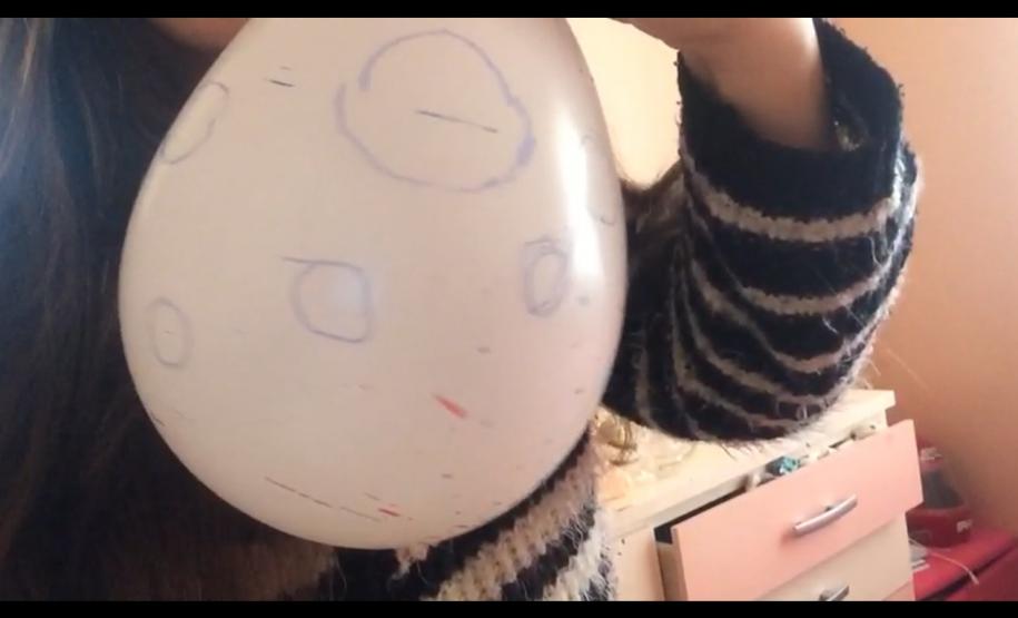 A estudante Poliana Barão Kuznik, do 1°ano B, além de fazer a atividade, gentilmente aceitou gravar a prática e explicá-la. Ficou muito legal!!!