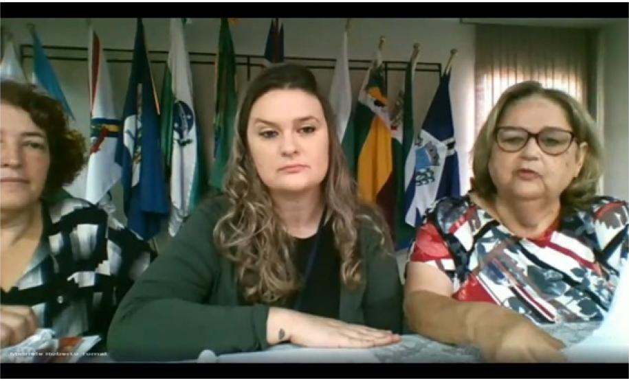 A reunião foi para troca de informações e orientações a respeito das atividades escolares que estão sendo oferecidas à distância.