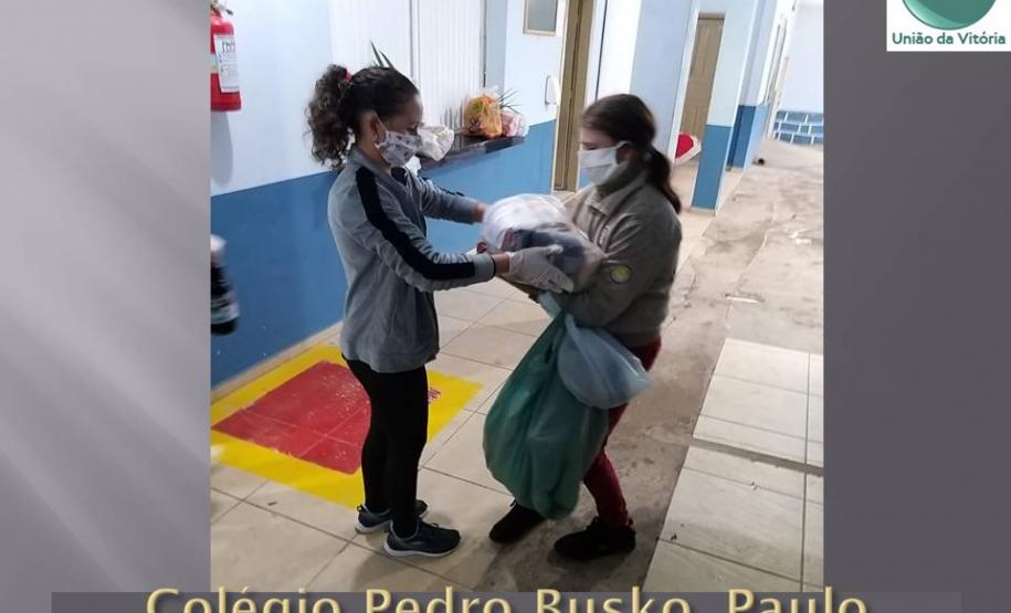 Esta medida tem facilitado o acesso destas famílias aos alimentos durante o período de suspensão das atividades escolares decorrentes da pandemia do Coronavírus e têm feito a diferença na vida de muitos alunos e suas famílias.