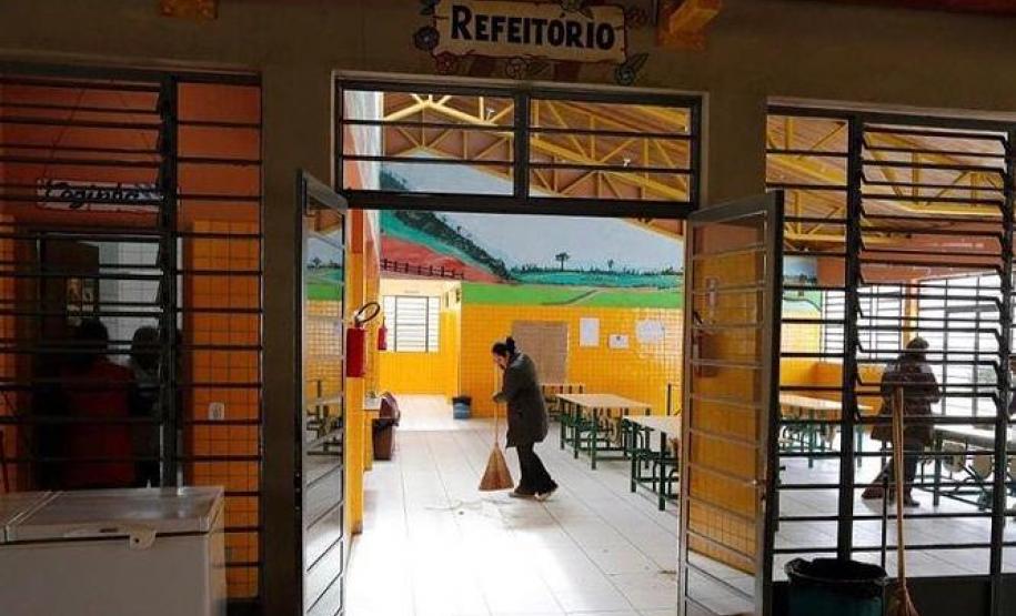 Abertura de processo seletivo para Auxiliar de Serviços Gerais e Assistente Administrativo.
Editais 49 e 50/2021
Destinam-se a selecionar profissionais para contratação temporária de Auxiliar de Serviços Gerais e Assistente Administrativo para atuação nas instituições da rede pública estadual de ensino em substituição aos afastamentos de Agente Educacional I e II, do Quadro dos Funcionários da Educação Básica – QFEB.