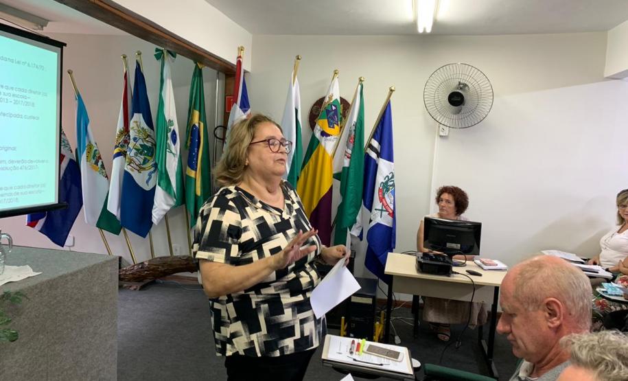 CHEFE DO NRE DE UNIÃO DA VITÓRIA REALIZA A PRIMEIRA REUNIÃO DO ANO DE 2019 COM OS DIRETORES DOS COLÉGIOS ESTADUAIS JURISDICIONADOS AO NÚCLEO.
O início do ano letivo está se aproximando e, com ele, os preparativos para a volta às aulas. Assim, na manhã de hoje, 23 de janeiro de 2019, aconteceu no auditório do NRE de União da Vitória, a primeira reunião do chefe professor Carlos Alberto Polsin com os diretores das Instituições Estaduais desta Regional.