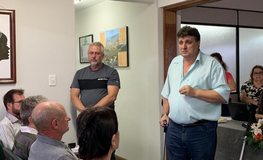 CHEFE DO NRE DE UNIÃO DA VITÓRIA REALIZA A PRIMEIRA REUNIÃO DO ANO DE 2019 COM OS DIRETORES DOS COLÉGIOS ESTADUAIS JURISDICIONADOS AO NÚCLEO.
O início do ano letivo está se aproximando e, com ele, os preparativos para a volta às aulas. Assim, na manhã de hoje, 23 de janeiro de 2019, aconteceu no auditório do NRE de União da Vitória, a primeira reunião do chefe professor Carlos Alberto Polsin com os diretores das Instituições Estaduais desta Regional.