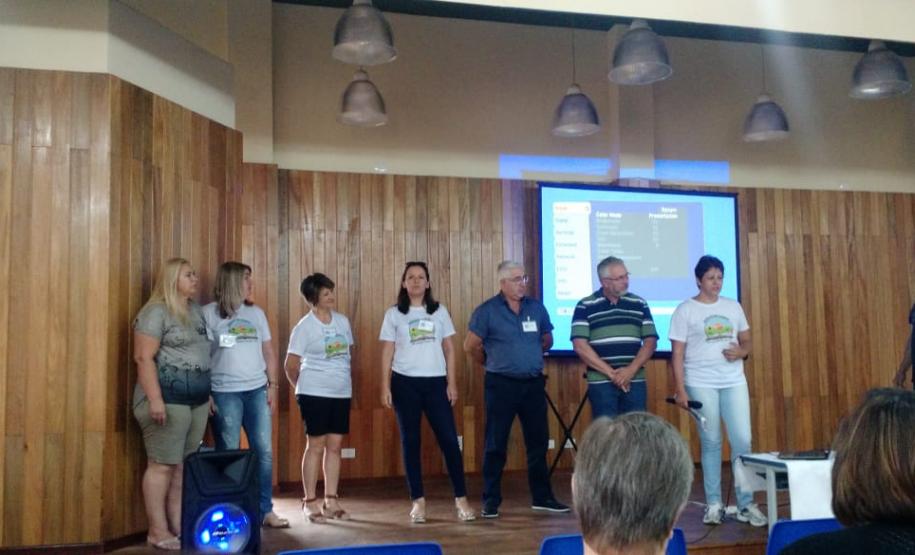 O Assessor da chefia do Núcleo Regional da Educação de União da Vitória, Prof. Mário Francisco Dalgallo e a Técnica pedagógica da Equipe de Ensino Marines Otilia Kunze da Luz, estiveram presentes no dia 13 de fevereiro, no Colégio Estadual do Campo Eugenio de Almeida, a convite da diretora Marta Regina Centa, para participar da Semana de Estudos, cujo tema Foi “Escolas do Campo”,