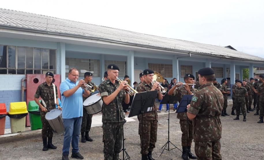 Teve início no dia 20 de fevereiro de 2019, no Colégio Estadual Túlio de França, o Projeto Nossa Bandeira – Escola de Civismo. O Referido projeto é uma diretriz do Comandante do Exército Brasileiro, visando incentivar os jovens estudantes de todo o território nacional a conhecerem e cultuarem os Símbolos Nacionais.