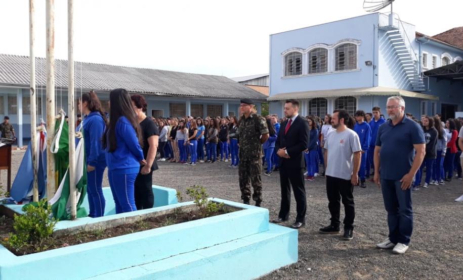 Teve início no dia 20 de fevereiro de 2019, no Colégio Estadual Túlio de França, o Projeto Nossa Bandeira – Escola de Civismo. O Referido projeto é uma diretriz do Comandante do Exército Brasileiro, visando incentivar os jovens estudantes de todo o território nacional a conhecerem e cultuarem os Símbolos Nacionais.